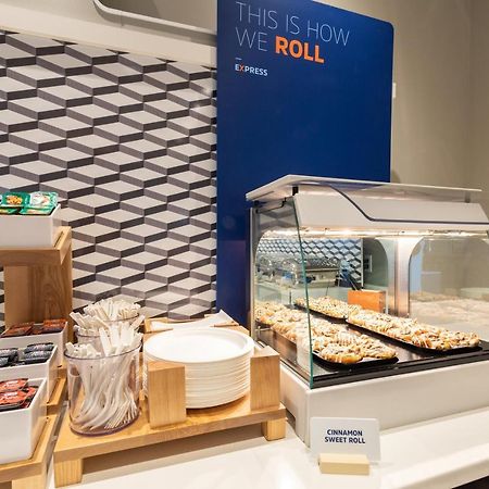 Holiday Inn Express Rochester Hills By Ihg Bagian luar foto