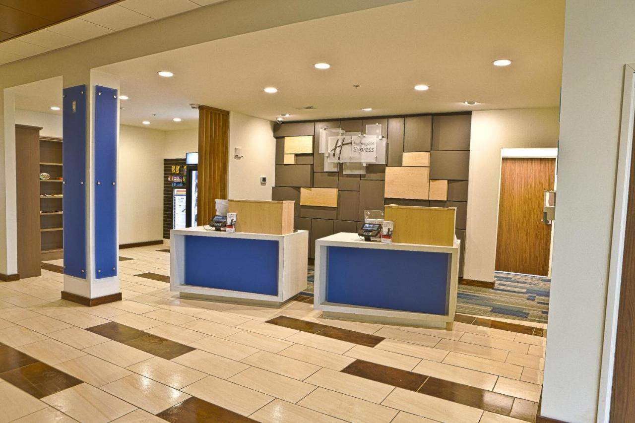 Holiday Inn Express Rochester Hills By Ihg Bagian luar foto