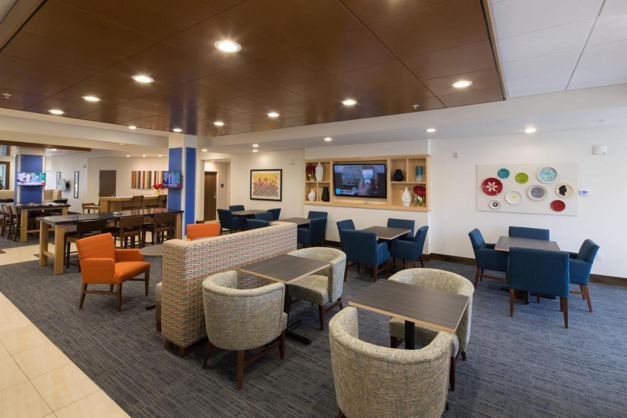 Holiday Inn Express Rochester Hills By Ihg Bagian luar foto