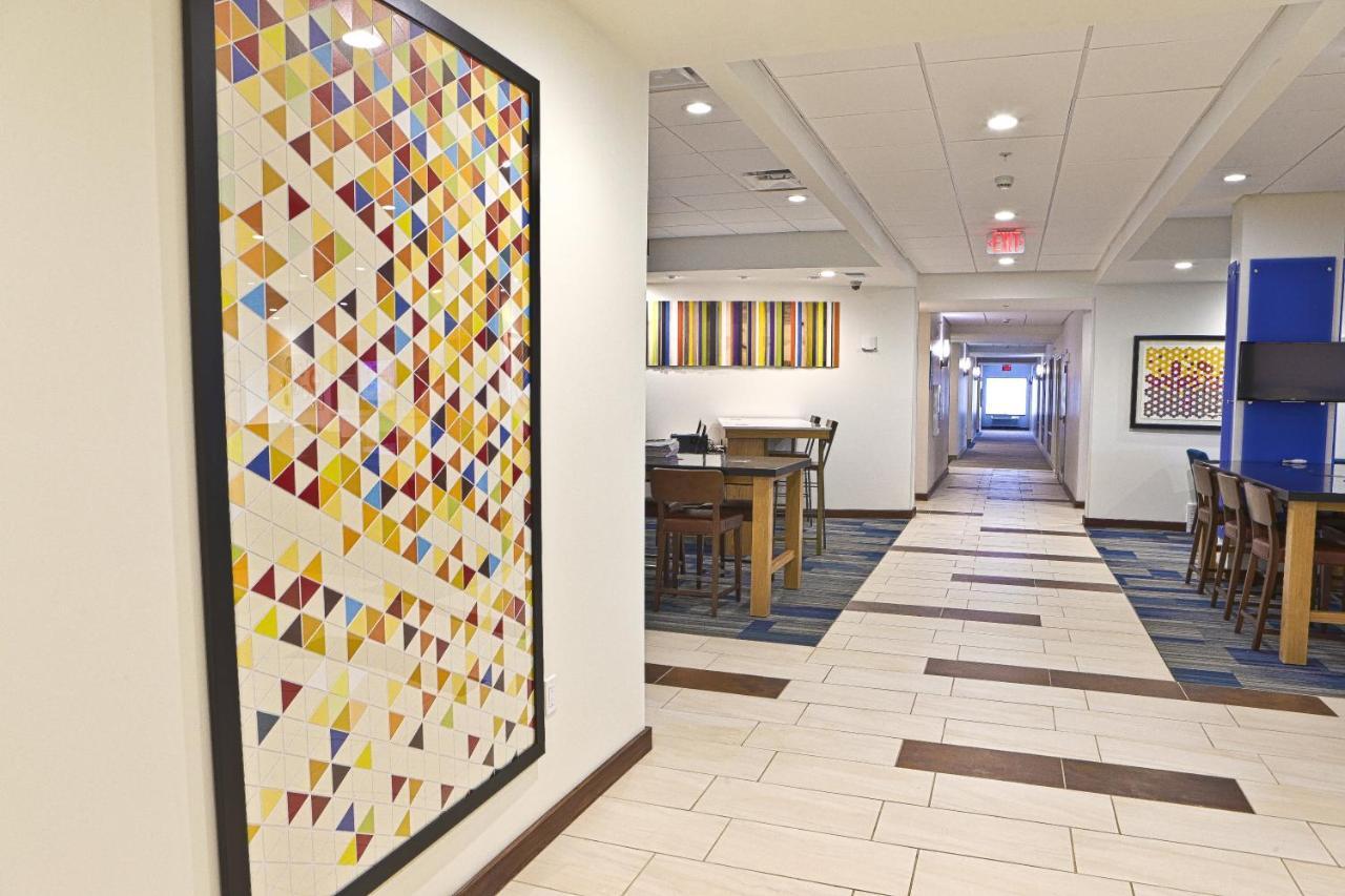Holiday Inn Express Rochester Hills By Ihg Bagian luar foto