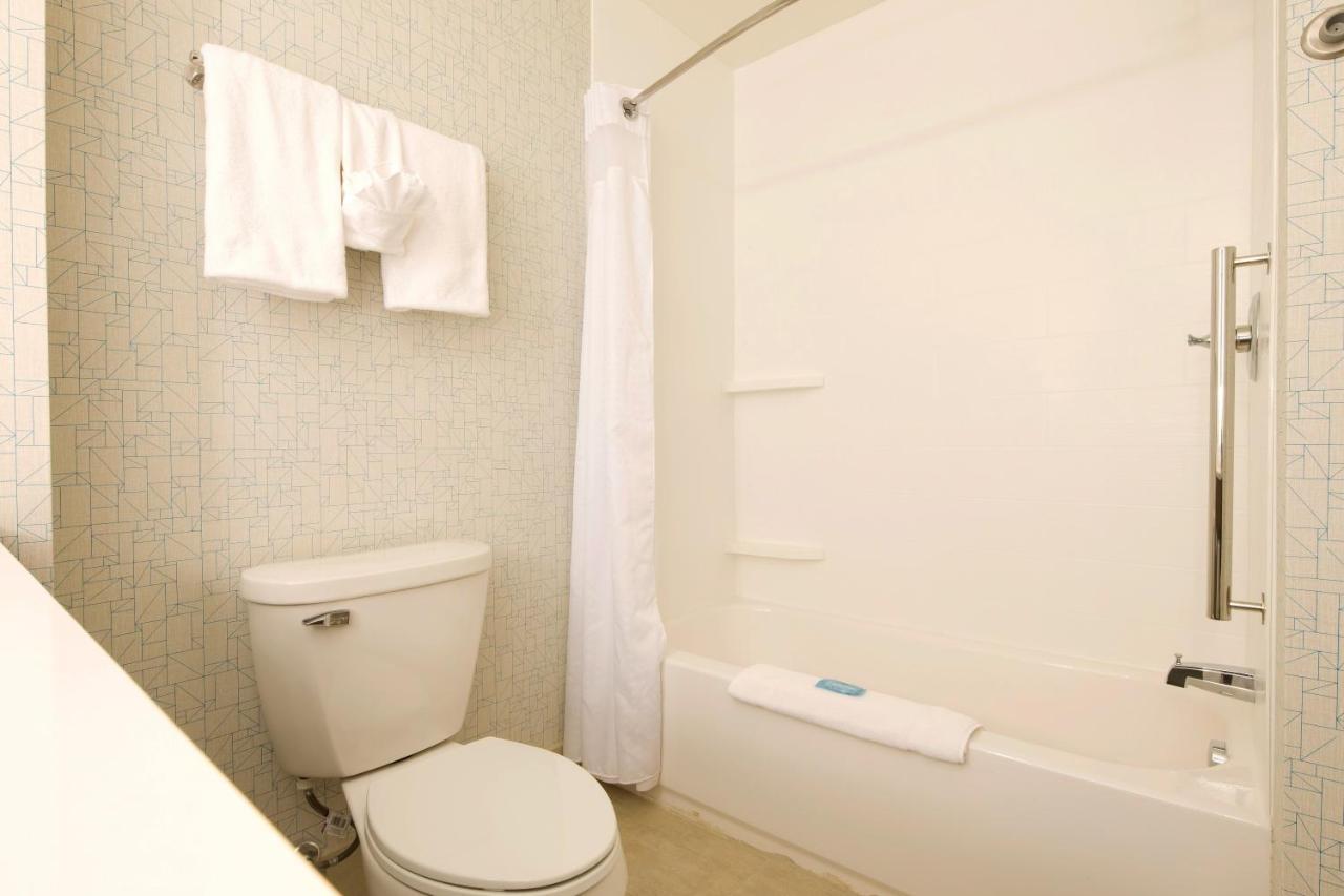 Holiday Inn Express Rochester Hills By Ihg Bagian luar foto