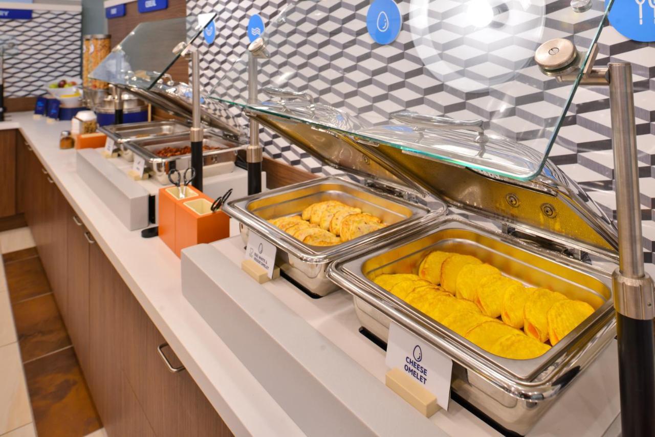 Holiday Inn Express Rochester Hills By Ihg Bagian luar foto