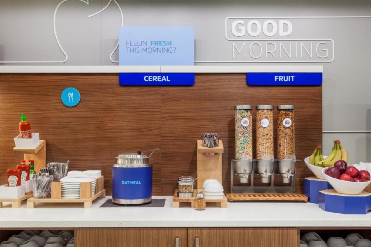 Holiday Inn Express Rochester Hills By Ihg Bagian luar foto