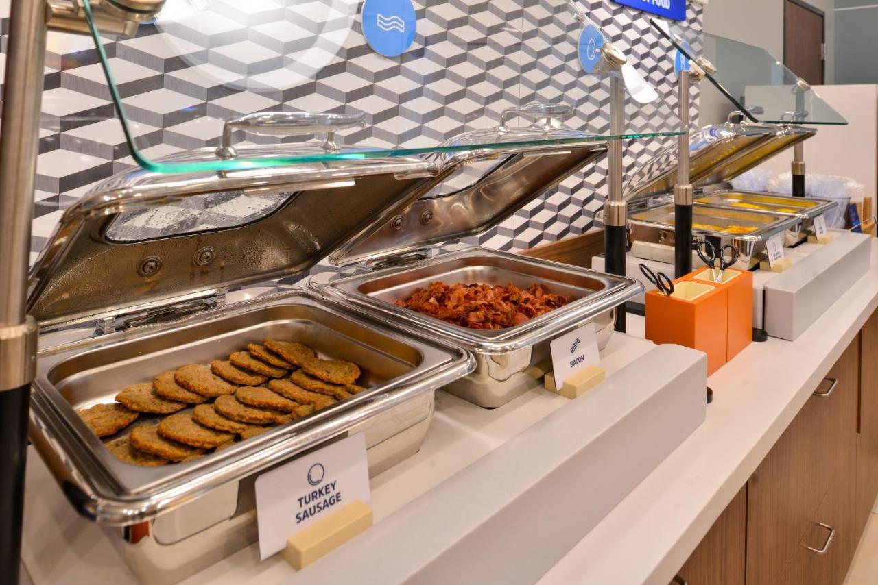 Holiday Inn Express Rochester Hills By Ihg Bagian luar foto