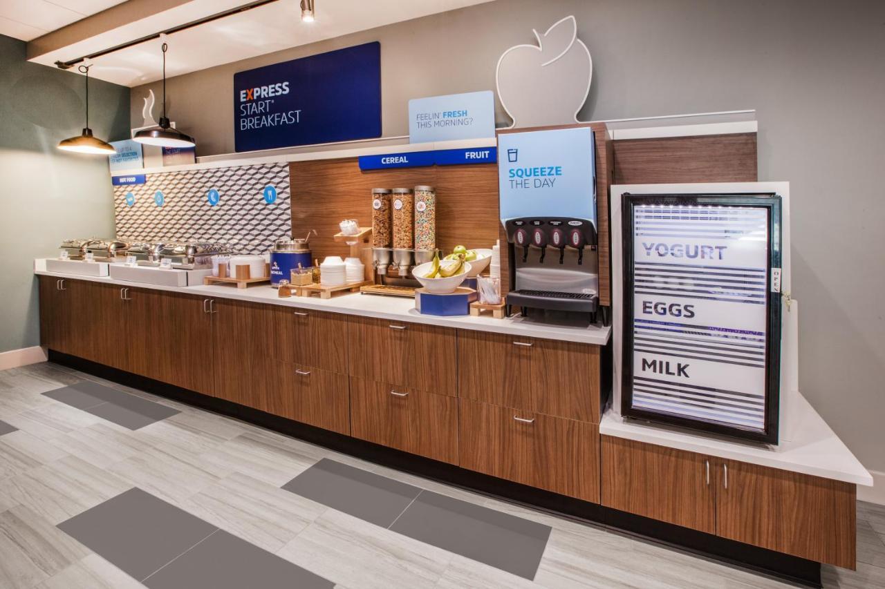 Holiday Inn Express Rochester Hills By Ihg Bagian luar foto